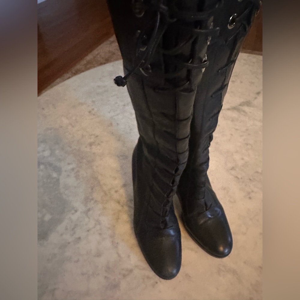 Title:
Via Spiga Black Leather Lace-Up Knee-High Boots – Size 7N – Made in Italy